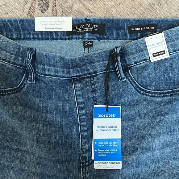 Judy Blue High Waist Cool Denim Pull On Capri - Picture 4 of 5